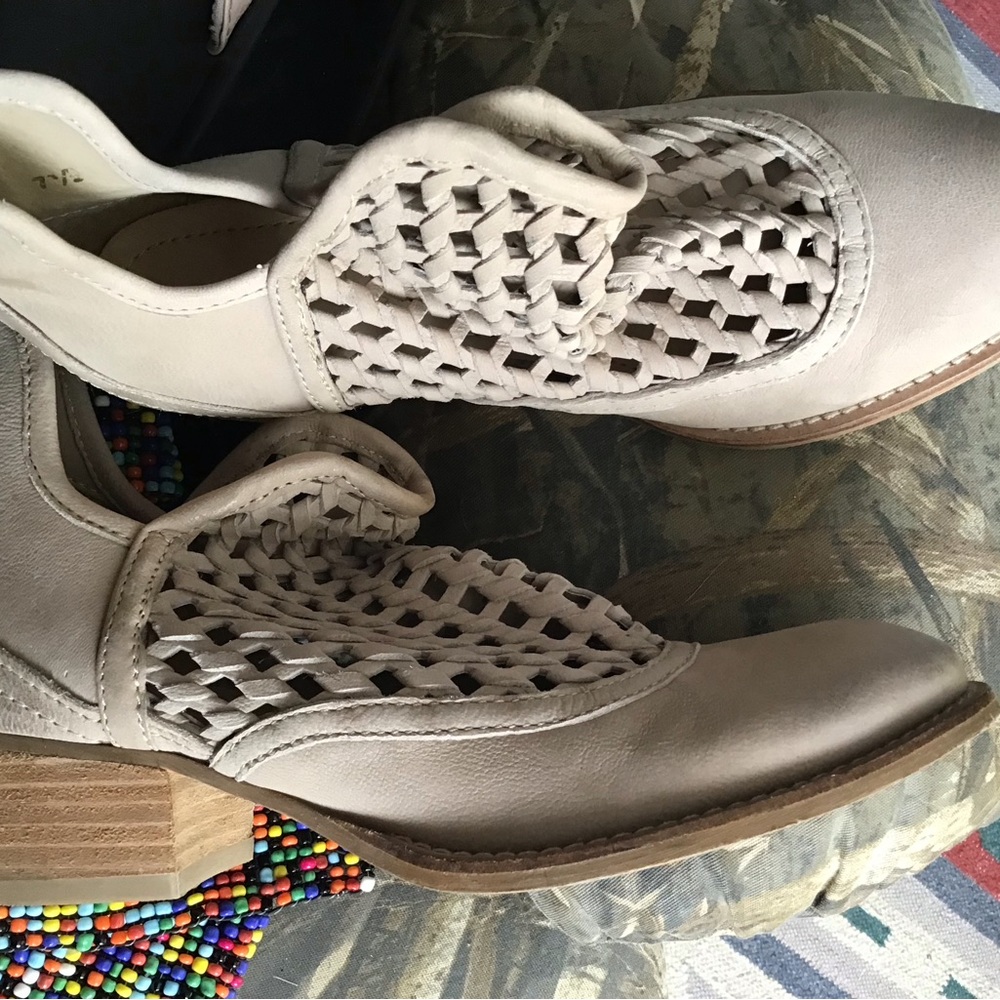 Very volatile leather lacey booties sz 7,5